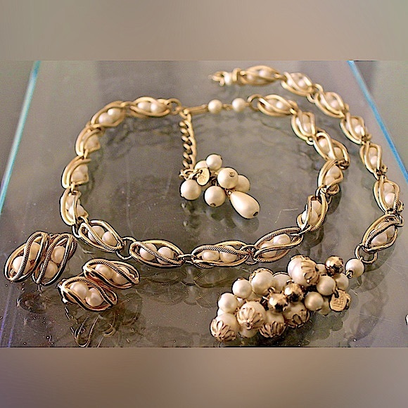 HOBE PEARLS 3PC SET VINTAGE EARRING NECKLACE BRACELET GOLD - Picture 2 of 13